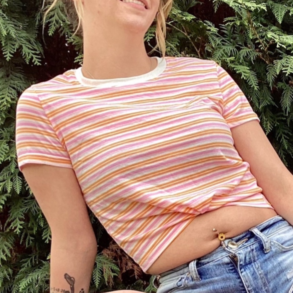 🐣  Tied or Un-tied Sunset Colors Crop Top ~ NWT